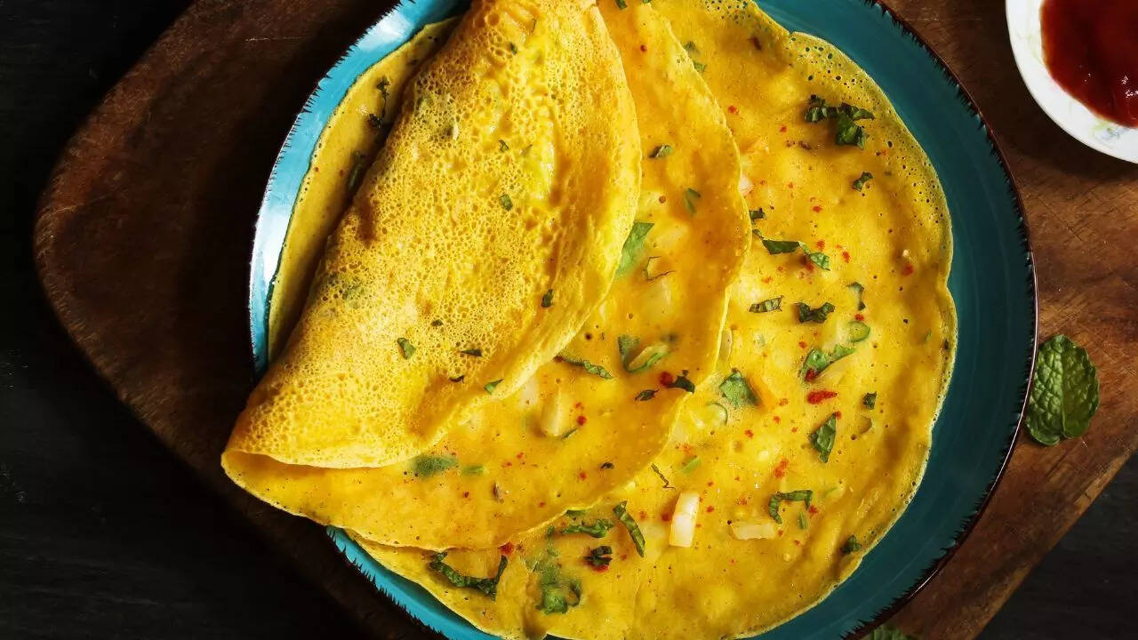 தீர்ப்பு: இட்லி அல்லது மூங் டால் சில்லா, எடை இழப்புக்கு நீங்கள் எதைத் தேர்வு செய்ய வேண்டும்?