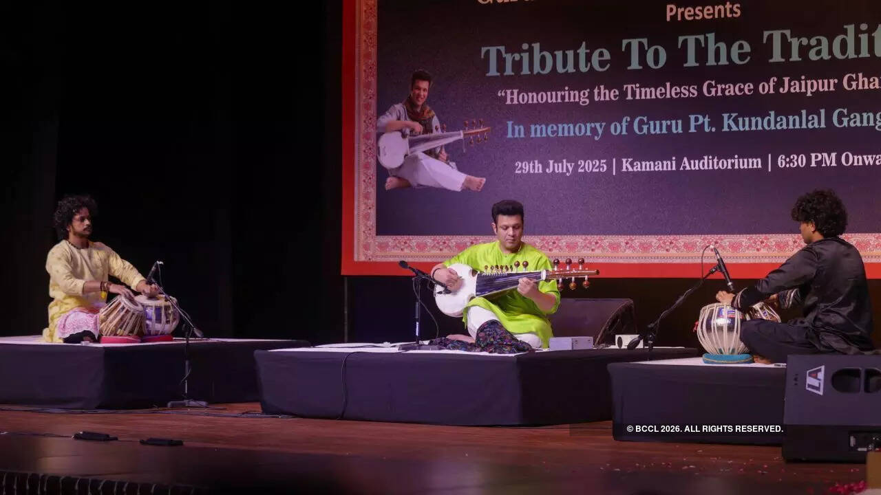 Amaan Ali Bangash accompanied by Nishit Gangani and Shubh Maharaj Amaan Ali Bangash accompanied by Nishit Gangani and Shubh Maharaj