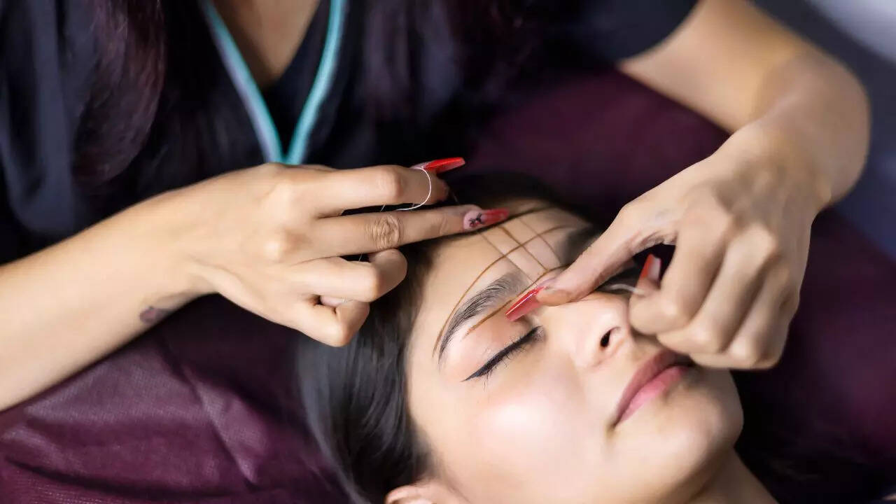 Can eyebrow threading give you hepatitis?