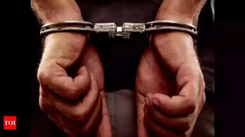 Dsimissed Delhi cop among 4 held for robbing jeweller