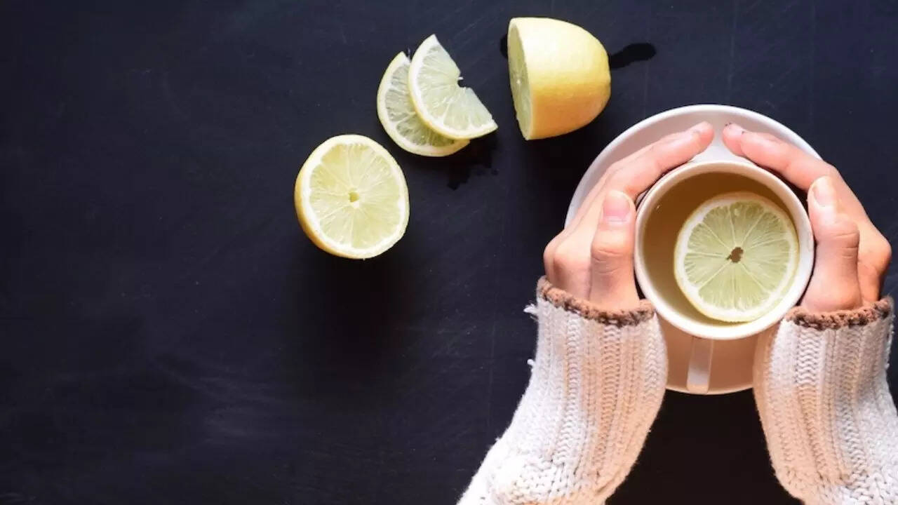 Lemon ginger turmeric water (4)