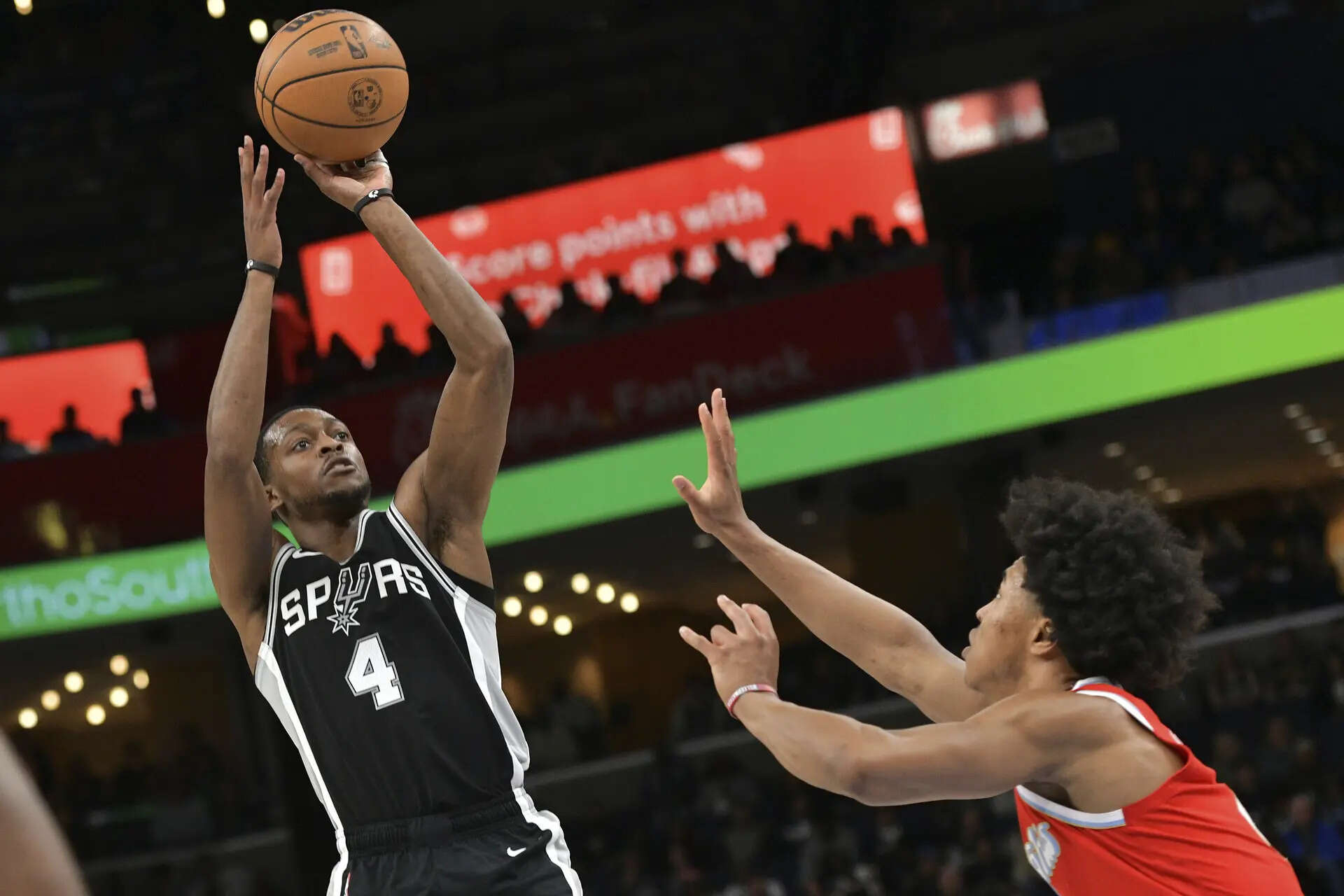 San Antonio Spurs guard De'Aaron Fox (4) shoots against Memphis Grizzlies forward Jaylen Wells in the first half of an NBA basketball game Saturday, March 1, 2025, in Memphis, Tenn. (AP Photo/Brandon Dill, file) San Antonio Spurs, De’Aaron Fox agree to four-year, $228M extension, AP source says