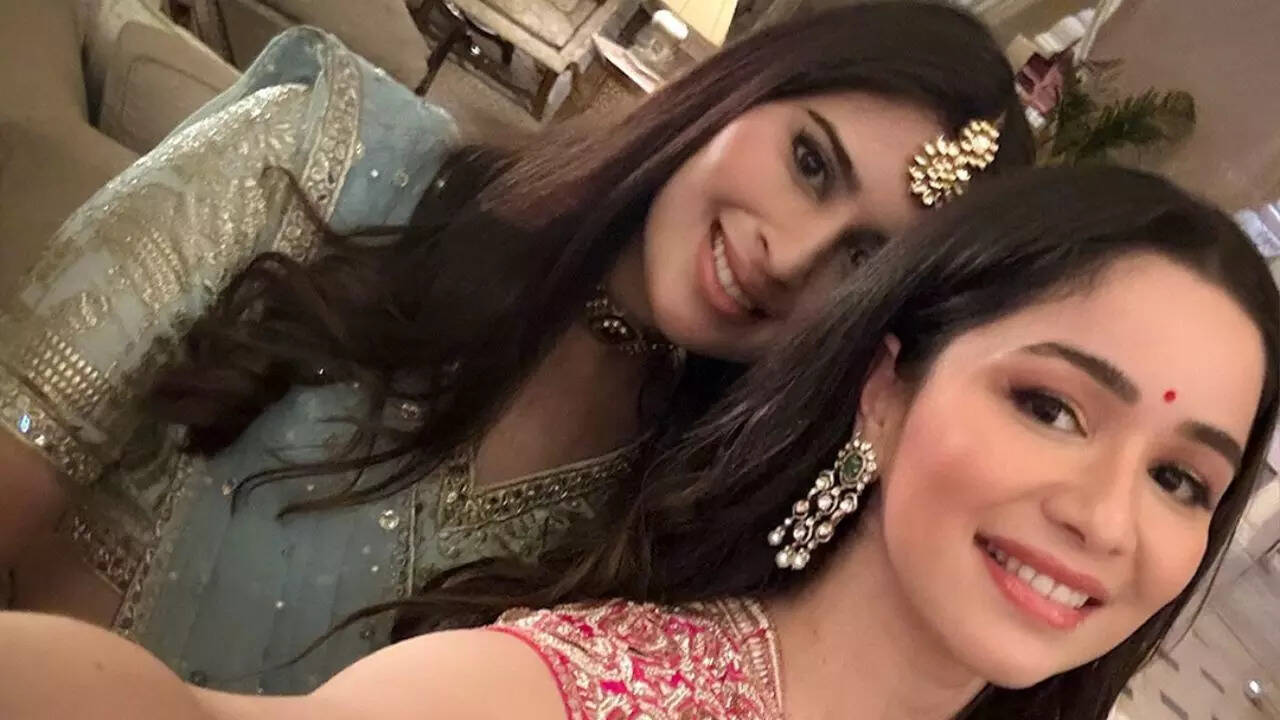 Saaniya Chandok and Sara Tendulkar