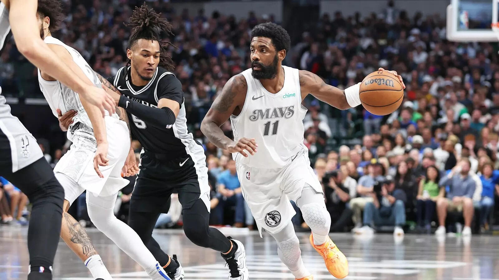 Spurs vs Mavericks (Kyrie Irving)