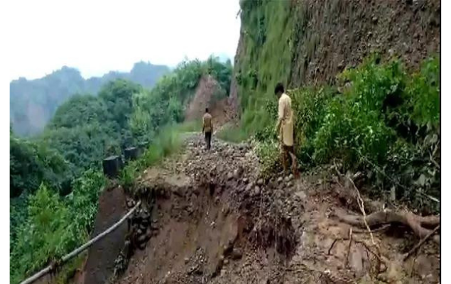 Image from route leading to Janglote in Kathua (Pic credit: ANI)