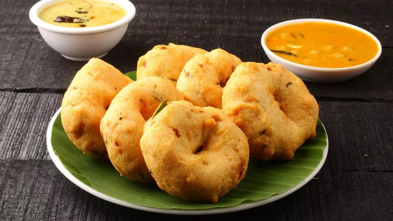 Why do vadas have a hole in the centre?