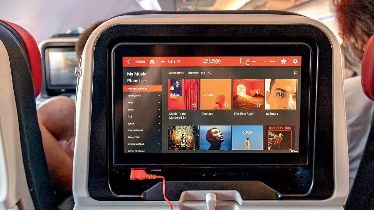 ​Some save the best movies for ﬂights.​
