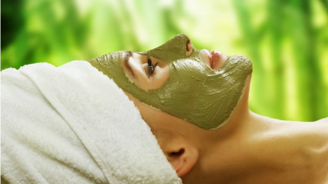 Create this green tea extract face pack at home