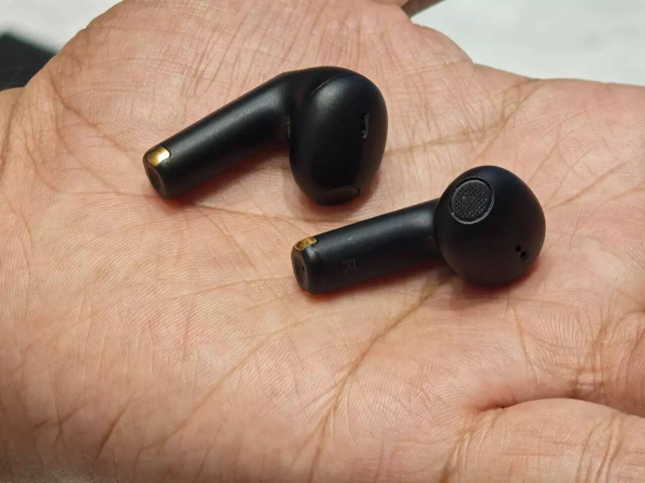 Open ear design with stems