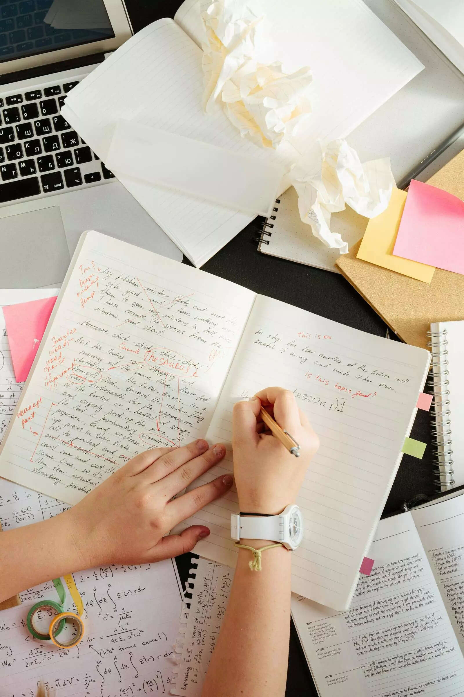 Sketchnoting boosts focus and visual memory retention (Image: Pexels) Sketchnoting boosts focus and visual memory retention