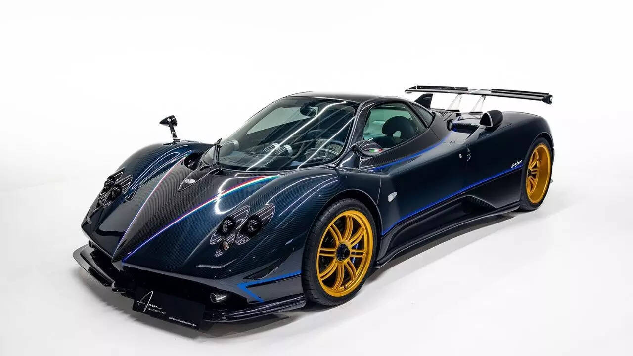 Footballer Lionel Messi owns one of only three Pagani Zonda Tricolores ever built. (Photo: Amian Collection Cars) tricolore