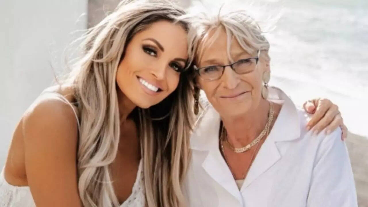 Trish Stratus and her mom Alice Stratigeas. Image via: @trishstratuscom Trish Stratus and her mom Alice Stratigeas