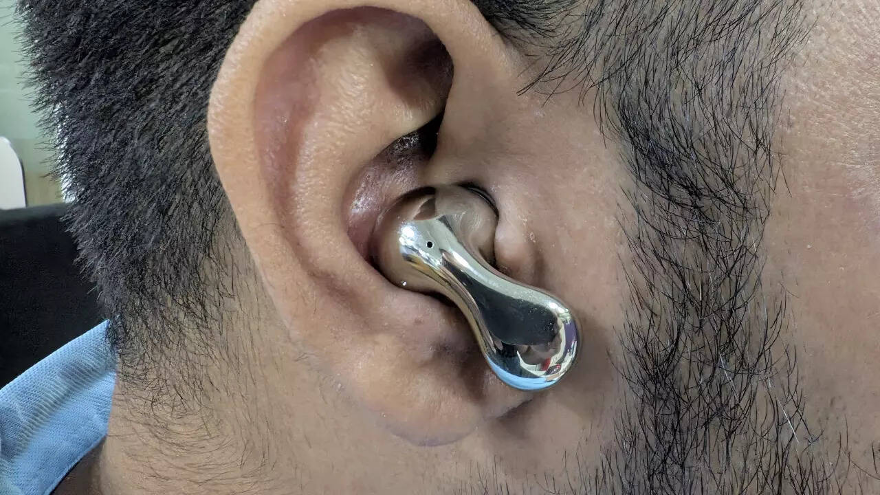 Mivi AI Buds fit