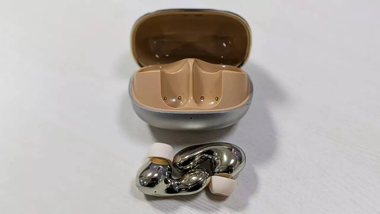 Mivi AI Buds case