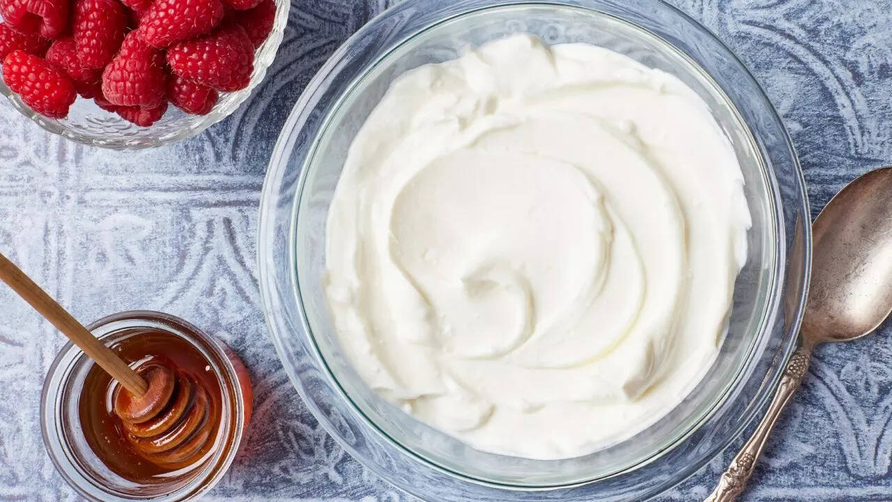 Greek yogurt vs regular yogurt (1)