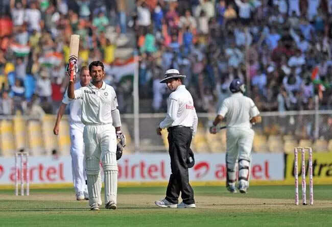 206* इंग्लंडविरुद्ध, अहमद आबद