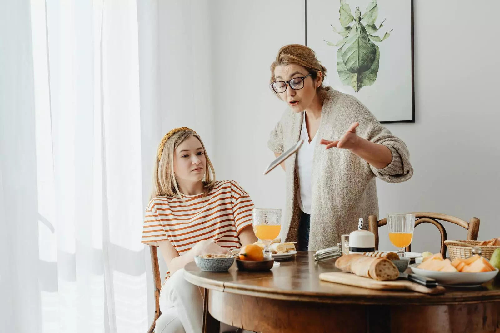 ​Research aggregated here shows that positive discipline methods — such as verbal modelling, praise, reflective questioning and relationship-building practices — lead to better behaviour and emotional skills in children without relying on punishment.​