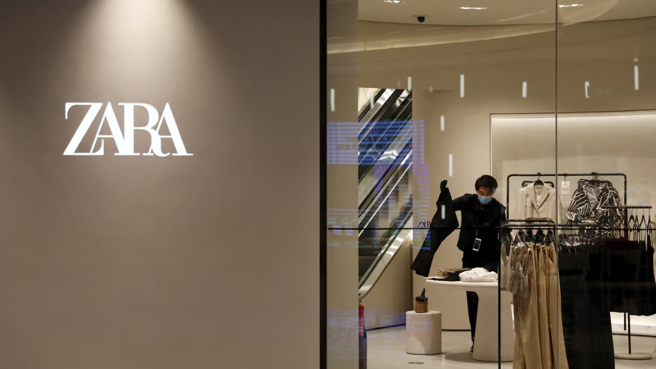Woman attacked in Zara’s fitting room by a Scorpion