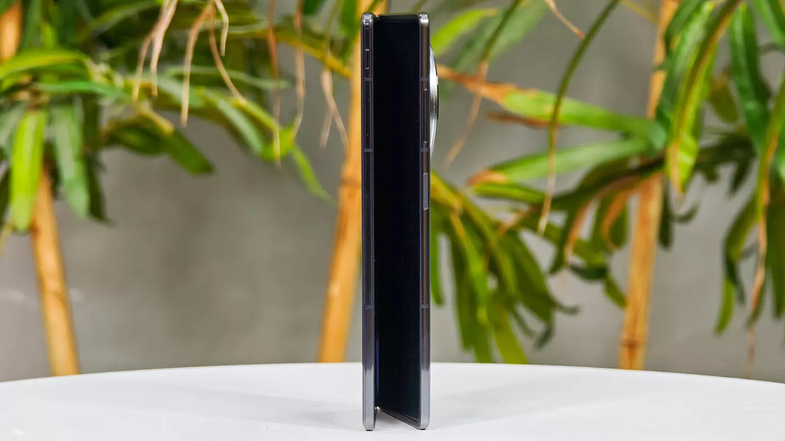 These sides are thinner than my regular slab phone