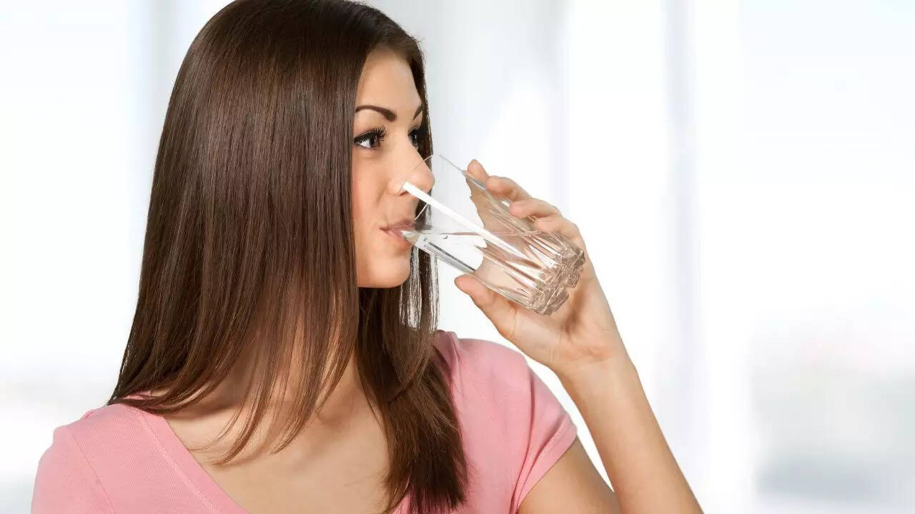 Can drinking more water help flush out a UTI? What you need to know