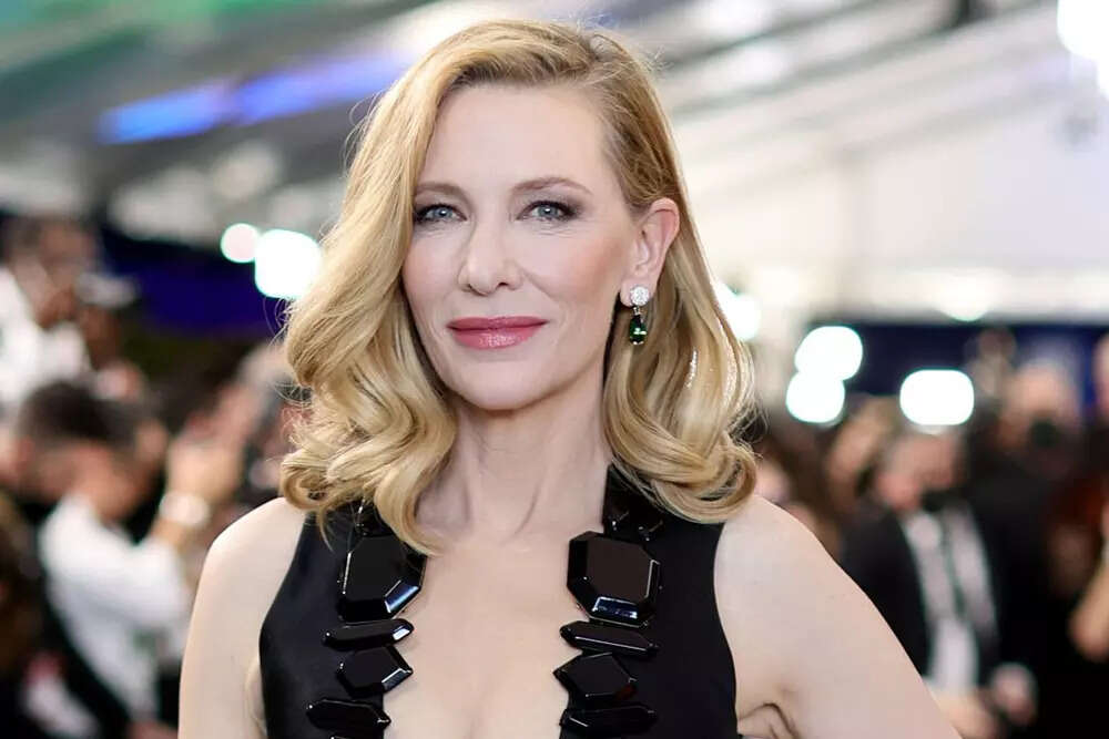 Cate-Blanchett-SAG-Awards-2022-Red-Carpet-Fashion-Armani-Prive-Tom-Lorenzo-Site-1