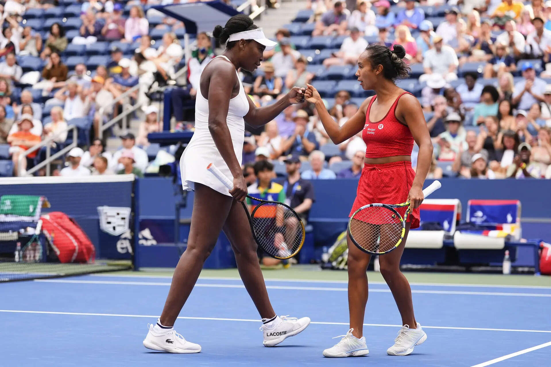 Venus Williams (L) and Leyla Fernandez (R) talk in court during the first round women's doubles match at the US Open. (AP) Venus Williams won the US Open Women's doubles match for the first time since 2014 - without Serena
