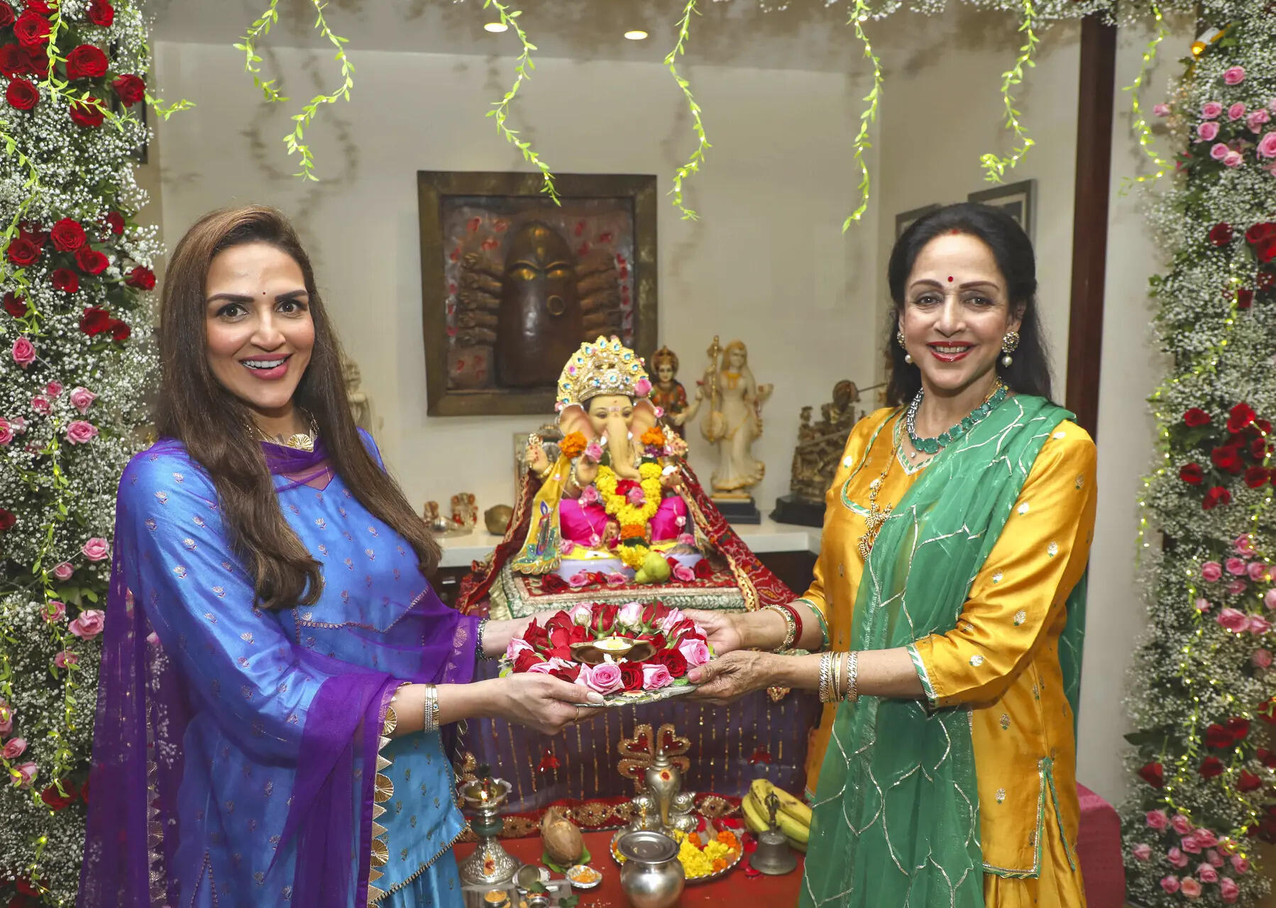 Mumbai: Bollywood actor and BJP MP Hema Malini with daughter Esha Deol during Ganesh Chaturthi celebrations, in Mumbai. (PTI Photo) (PTI08_27_2025_000463B) Hema Malini, Esha Deol celebrate Ganesh Chaturthi