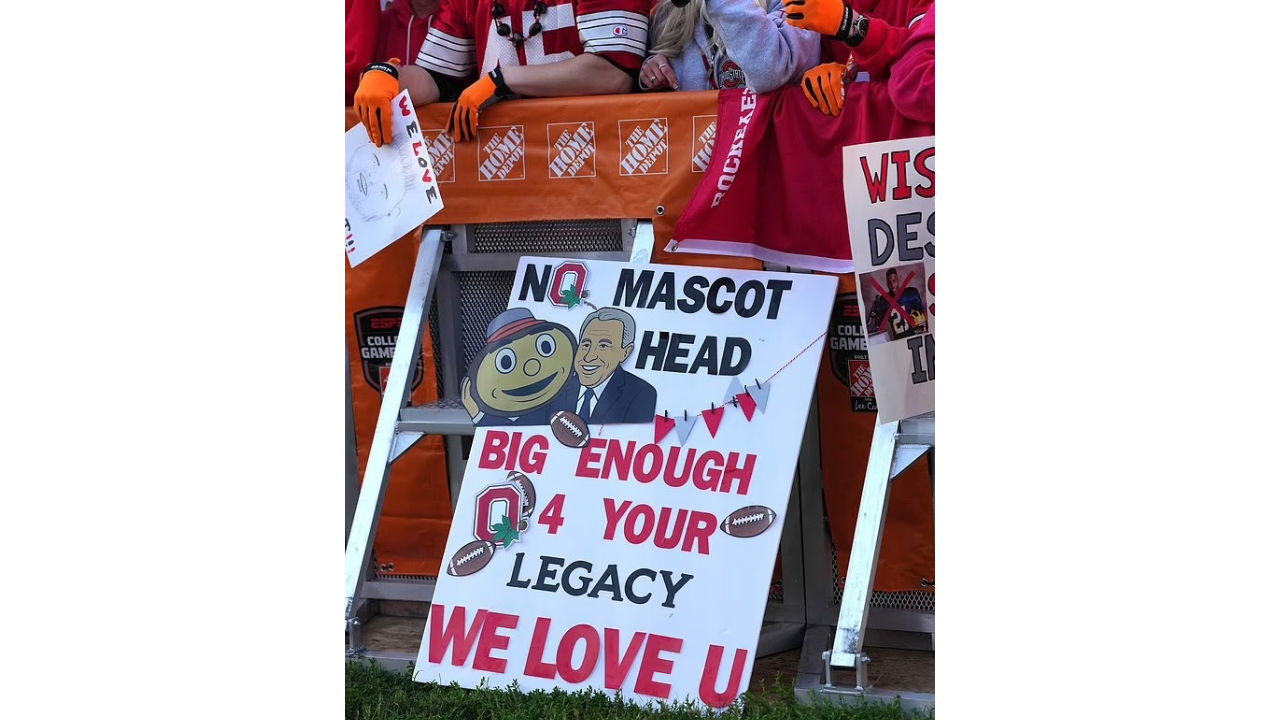 College football icon Lee Corso gets unforgettable farewell at 90 as rivals ESPN and Fox Sports pay tribute