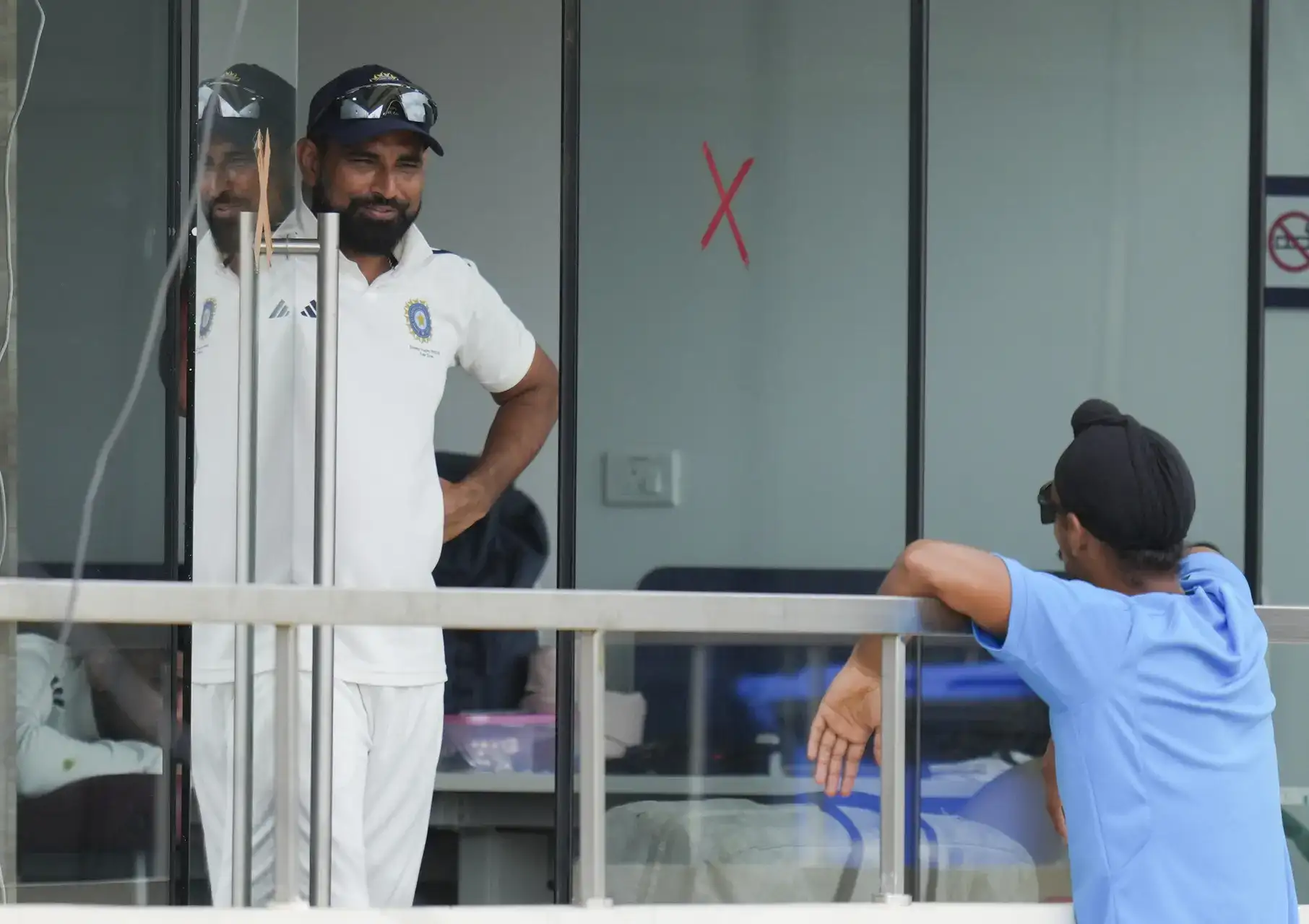 ** EDS: RPT corrects details ** Bangalore: Mohammed Shami of East Zone and Arshdeep Singh of North Region, the Dalip Trophy between East Zone and North Zone at the BCCI Center of Excellence Ground in Bangalore, Karnataka between the East Zone and North Zone 2025 quarter -final cricket match during the fourth and last day of the fourth day. (PTI Photo/Shailendra Bhojak) (PTI08_31_2025_Rpt100B) Duleep Trophy 2025: East Zone vs. North Zone