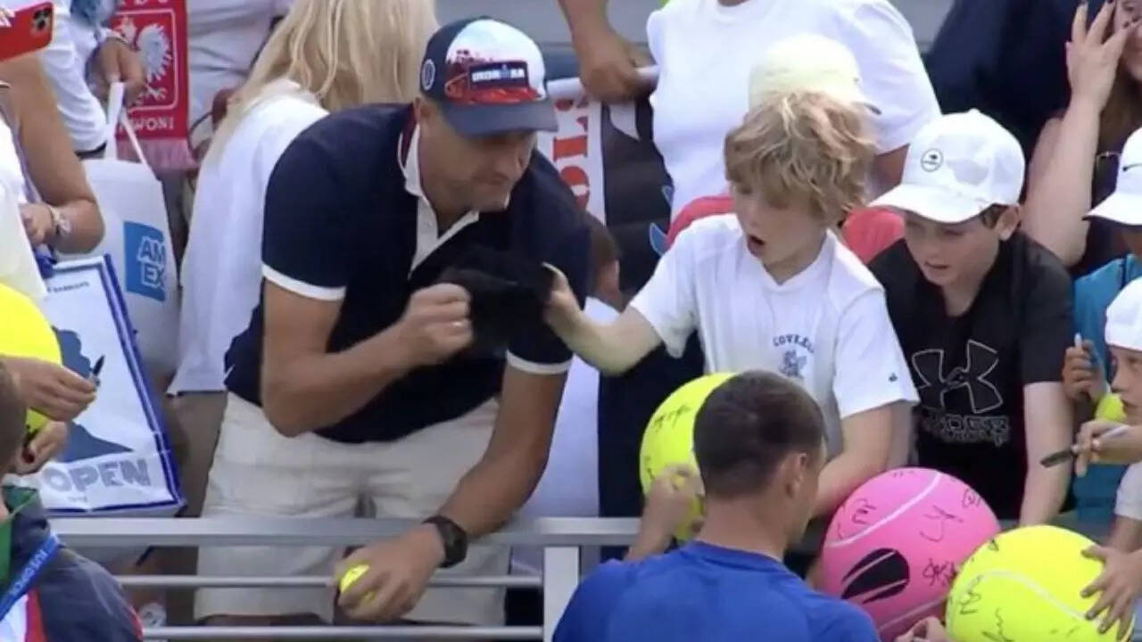 Piotr Szczerek took the cap from the player's hand