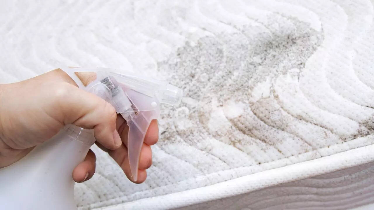 How to get rid of period blood stains on bedsheets and mattresses