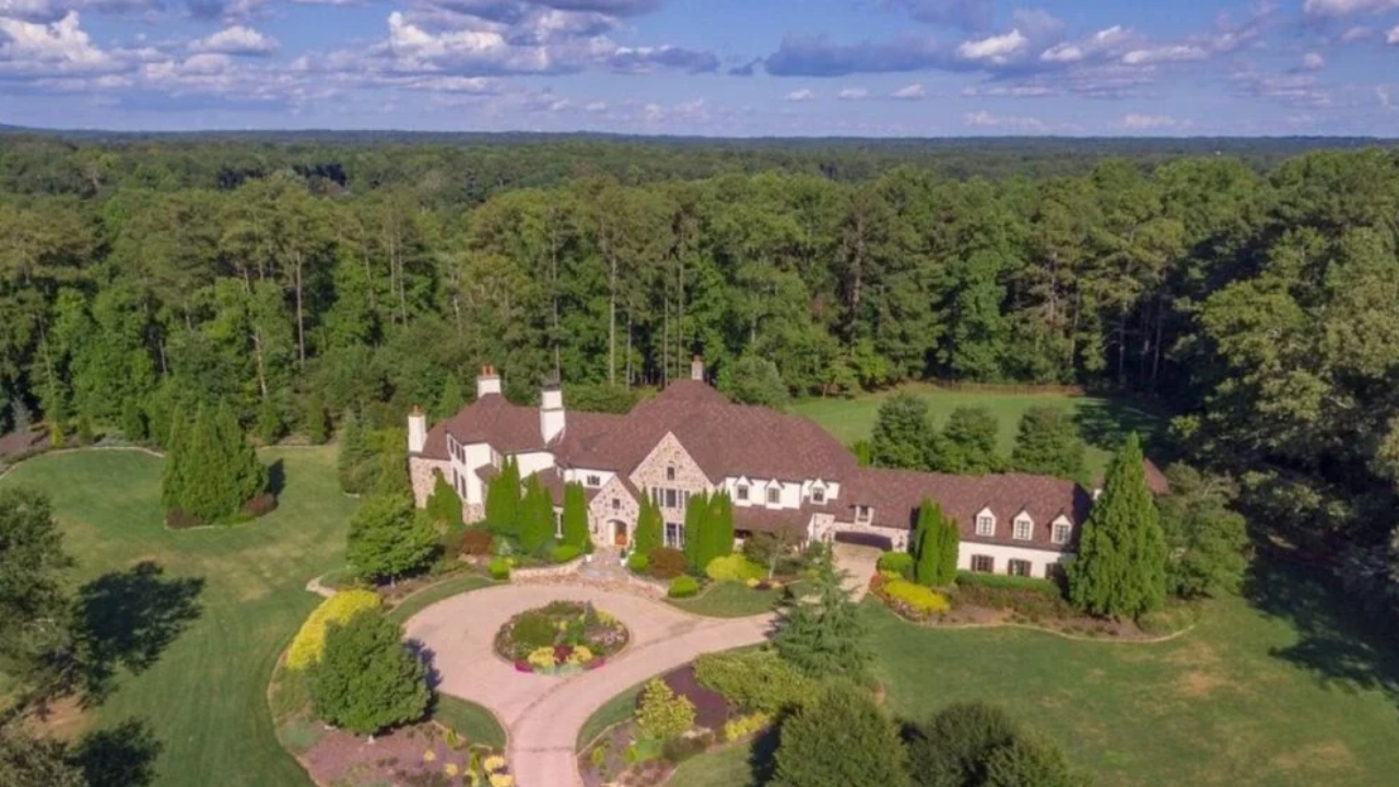 Source: Re Thinking the Future Georgia Farm estate: Rustic luxury in powder springs