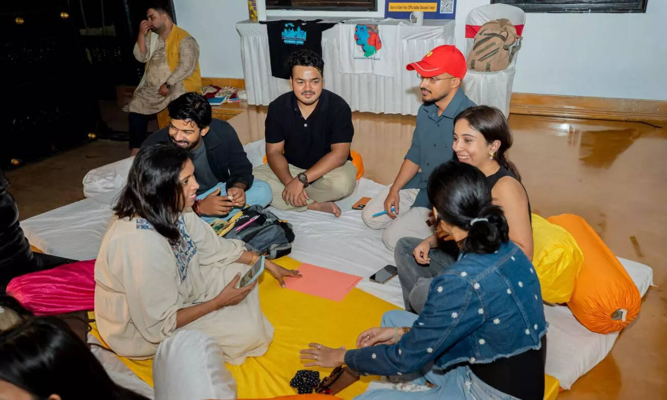 The intimate setting encouraged open conversation between poets and readers