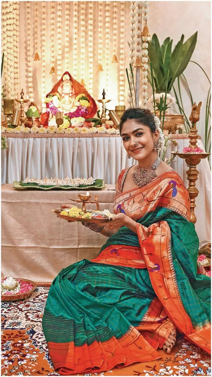 Mrunal Thakur brings Bappa home