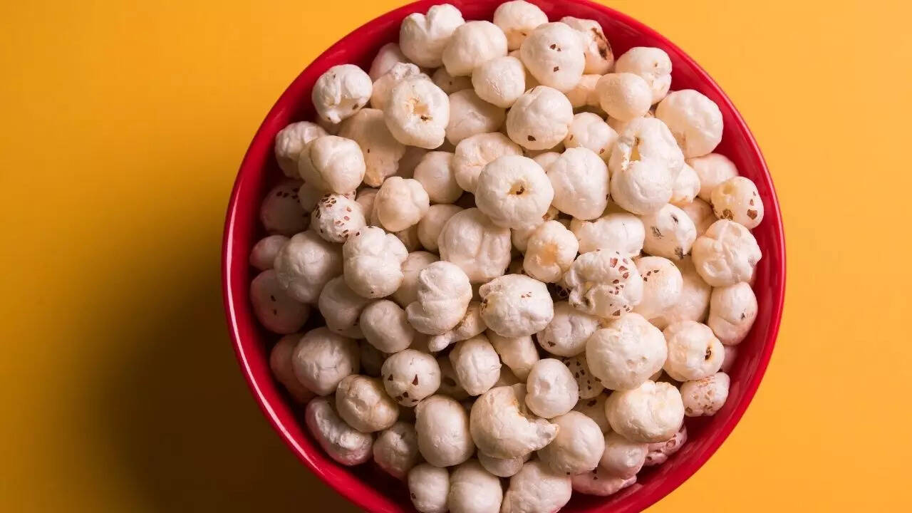 Peanuts vs. Makhanas: Which one should you choose for blood sugar control and weight loss | - The Times of India Makhanas