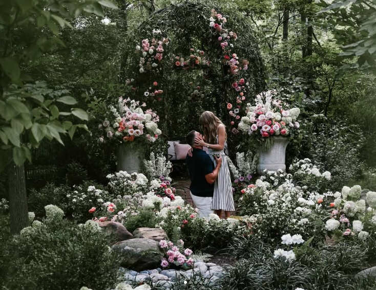 Travis Kelce proposes to Taylor Swift