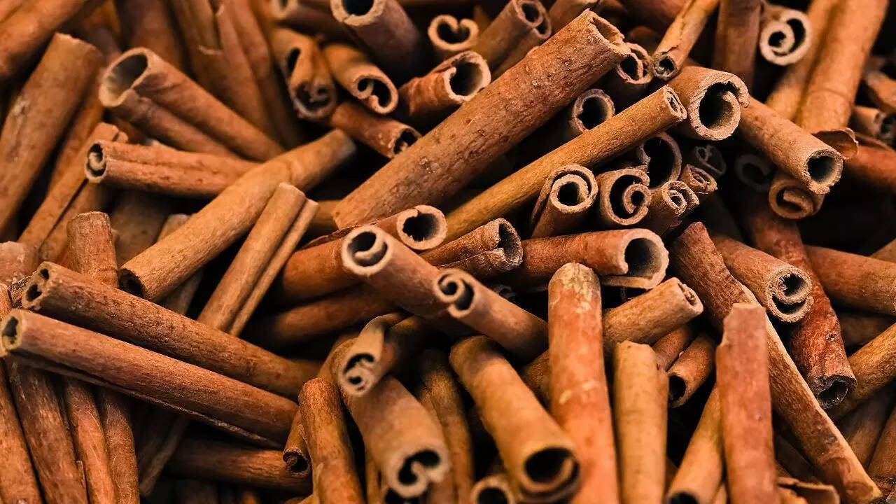Cinnamon regulates digestion and blood sugar