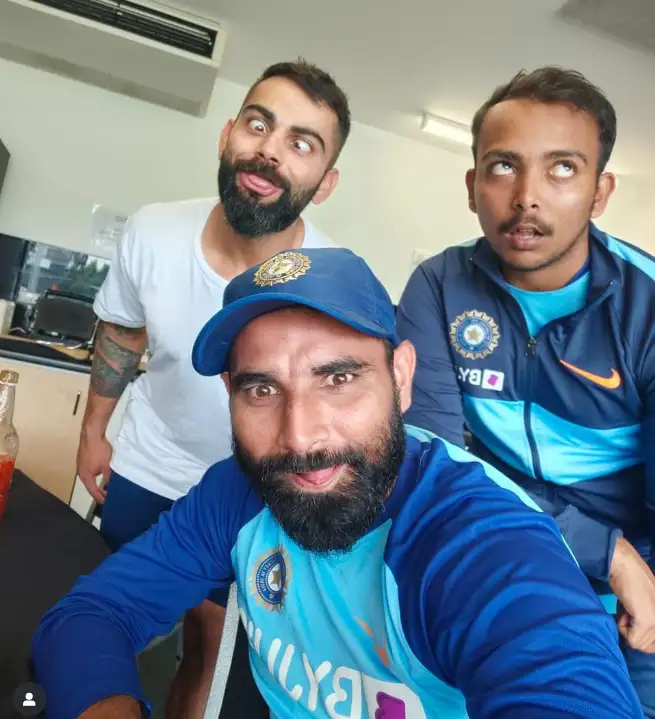 A hilarious selfie featuring Mohammed Shami and Prithvi Shaw (Screengrab) Screenshot 2025-09-04 170256