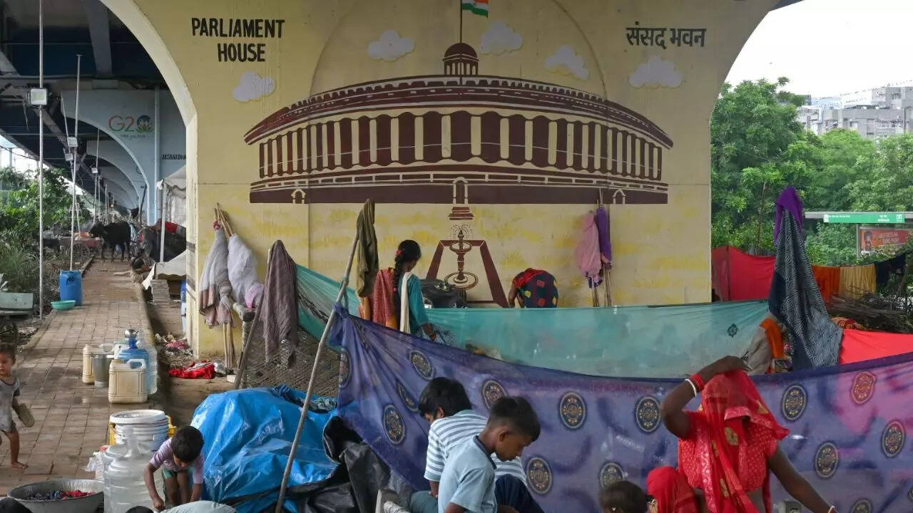 Mayur flyover graffiti
