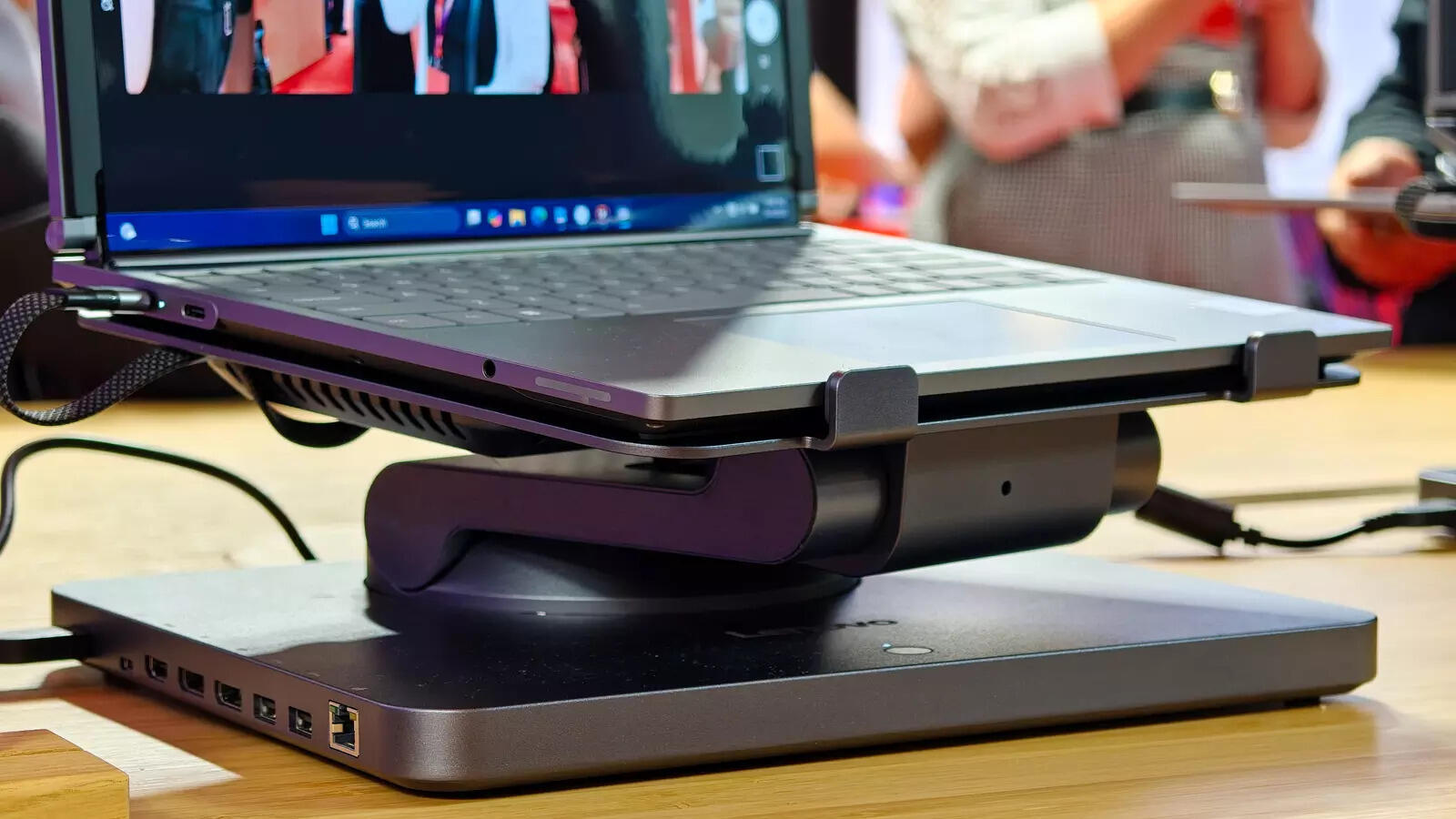 If your laptop stand had a robotic arm, that's how it'd look
