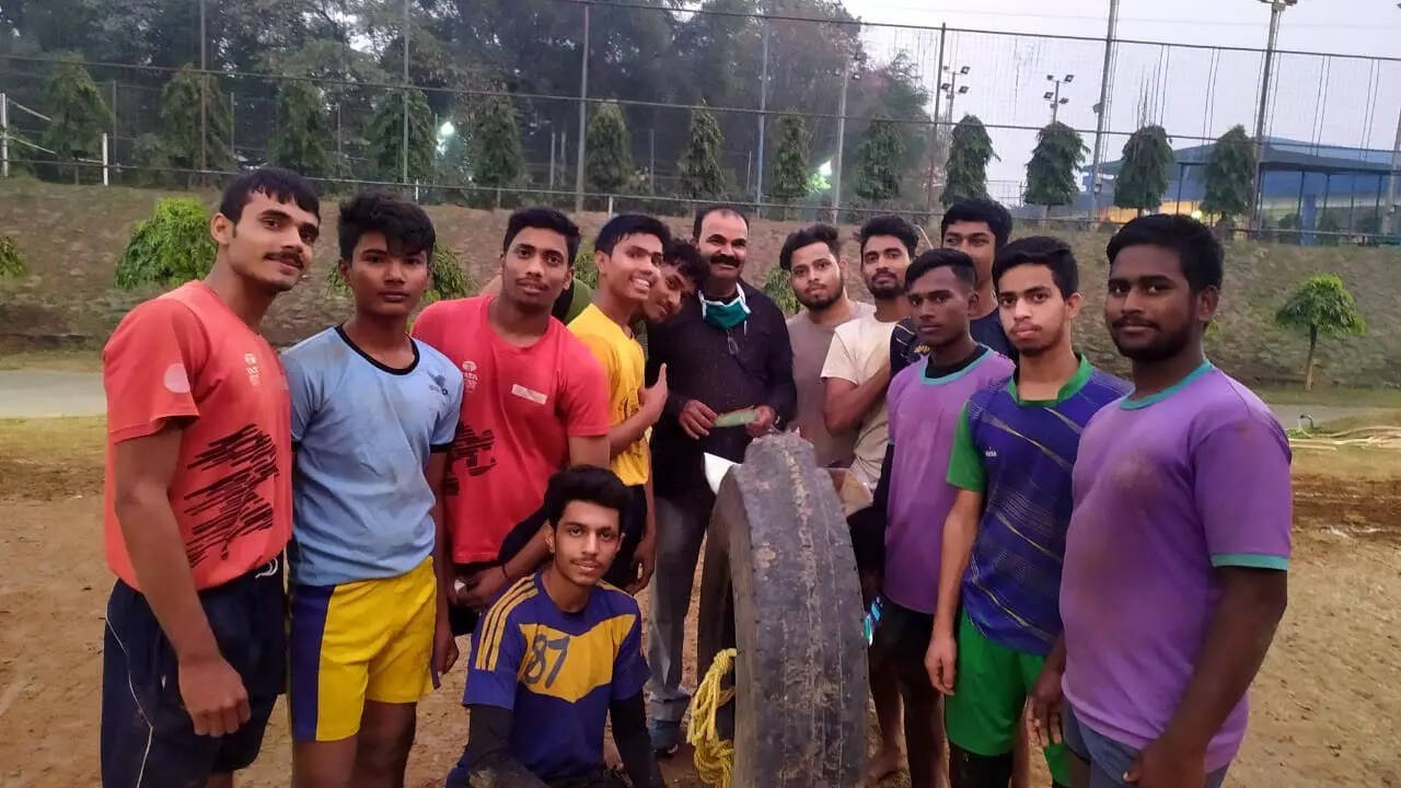 ​Ramesh Kumar Sahu with players​