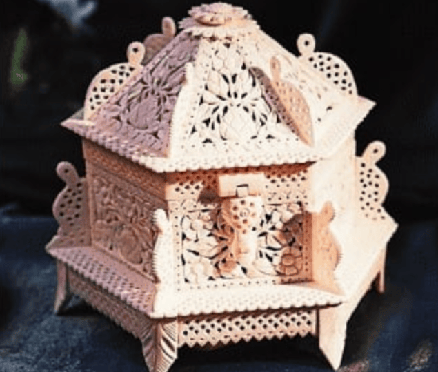 Artisans, inspired by Mughal designs and nature