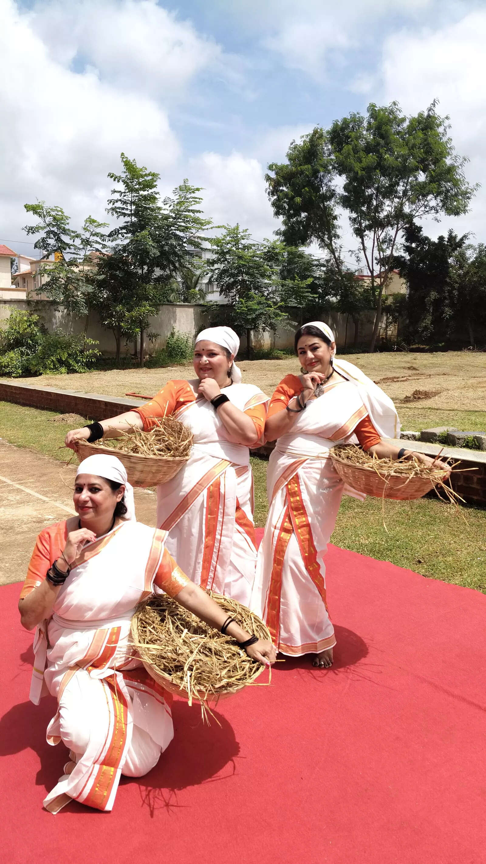 Onam Harvest Dance - Anjori Roy Choudhury, Malavi Menon and Mitul Dey