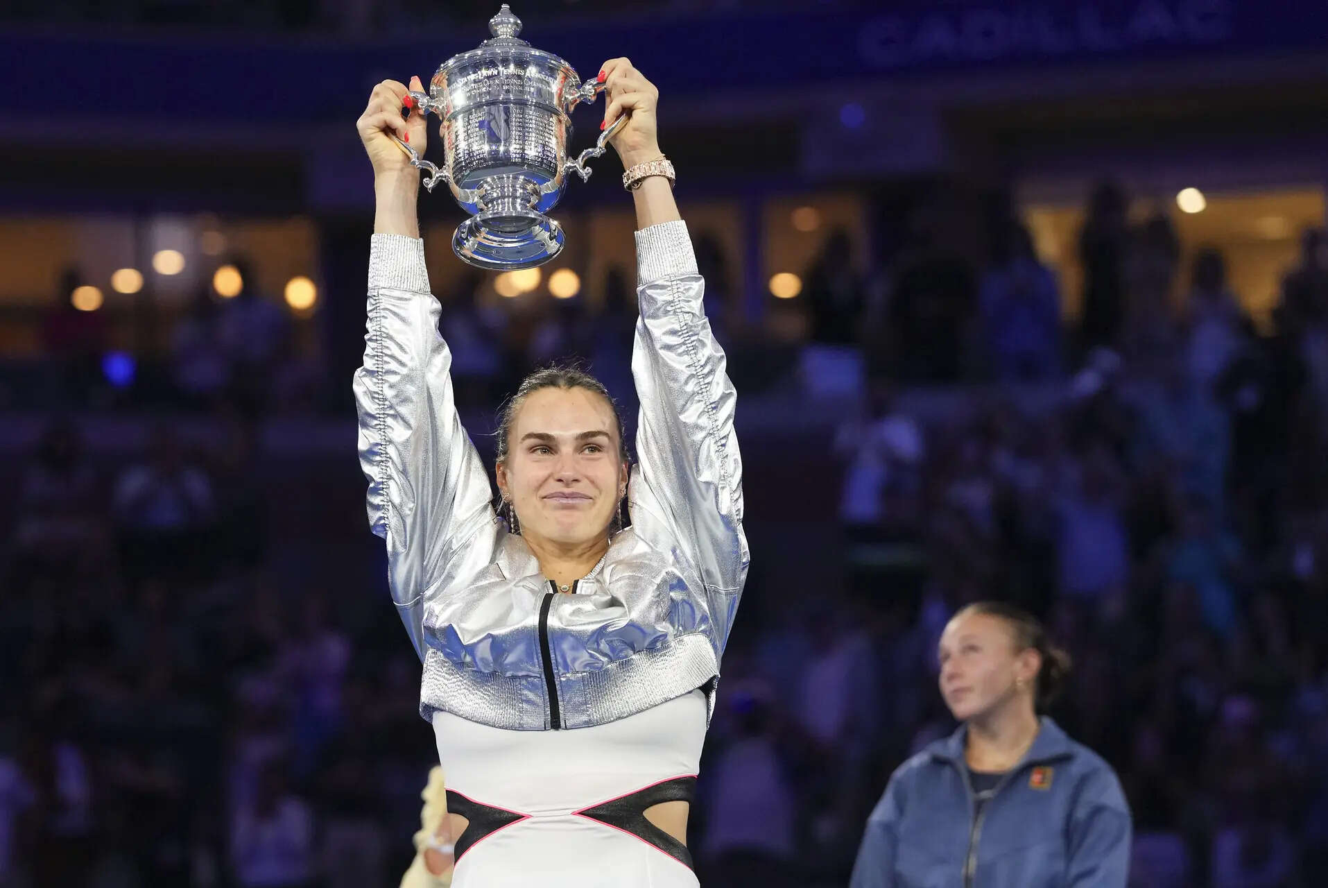 Aryna Sabalenka, of Belarus, holds up the championship trophy after defeating Amanda Anisimova, of the United States, in the women's singles final of the U.S. Open tennis championships, Saturday, Sept. 6, 2025, in New York. (AP Photo/Kirsty Wigglesworth) Aryna Sabalenka defeats Amanda Anisimova for her 2nd consecutive US Open title and 4th at a major