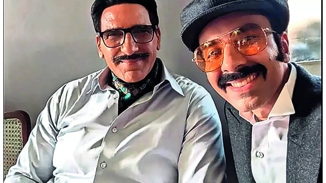 Naveen with Mukesh Rishi in Salakaar