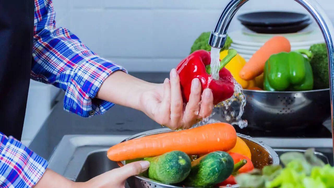 How to wash fruits and vegetables safely