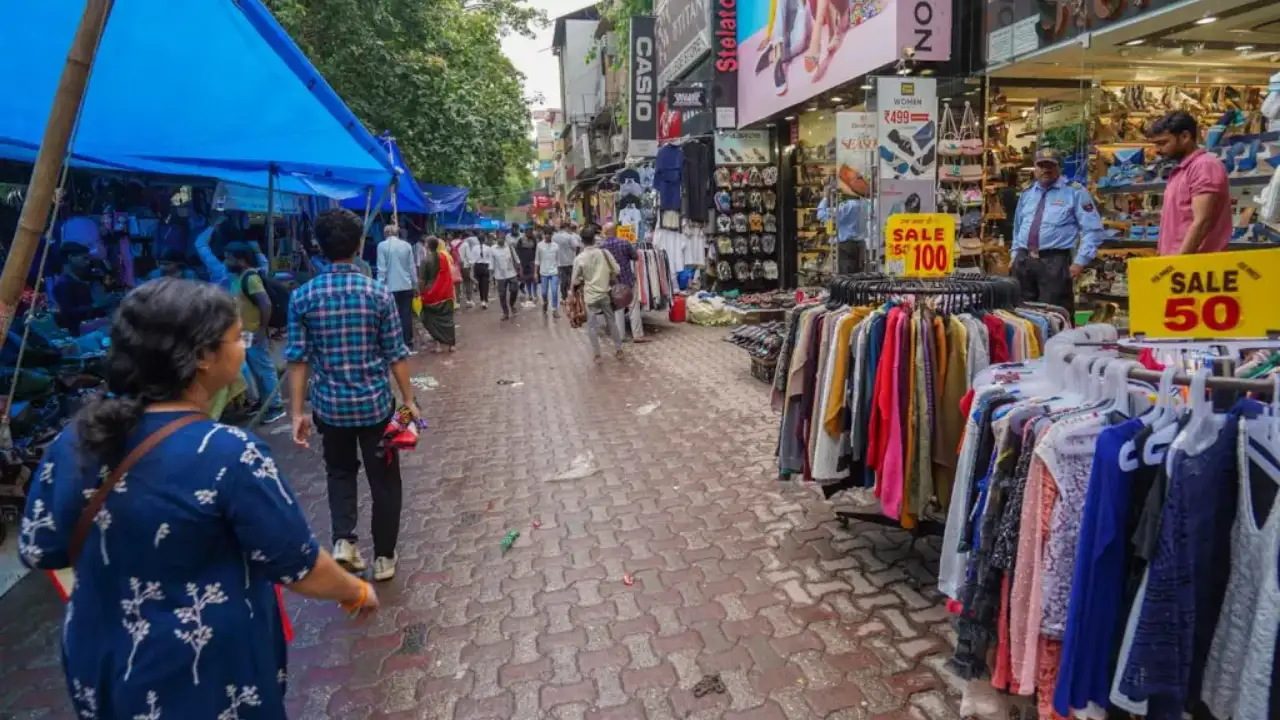சரோஜினி நகர் சந்தையில் இருந்து இன்னும்