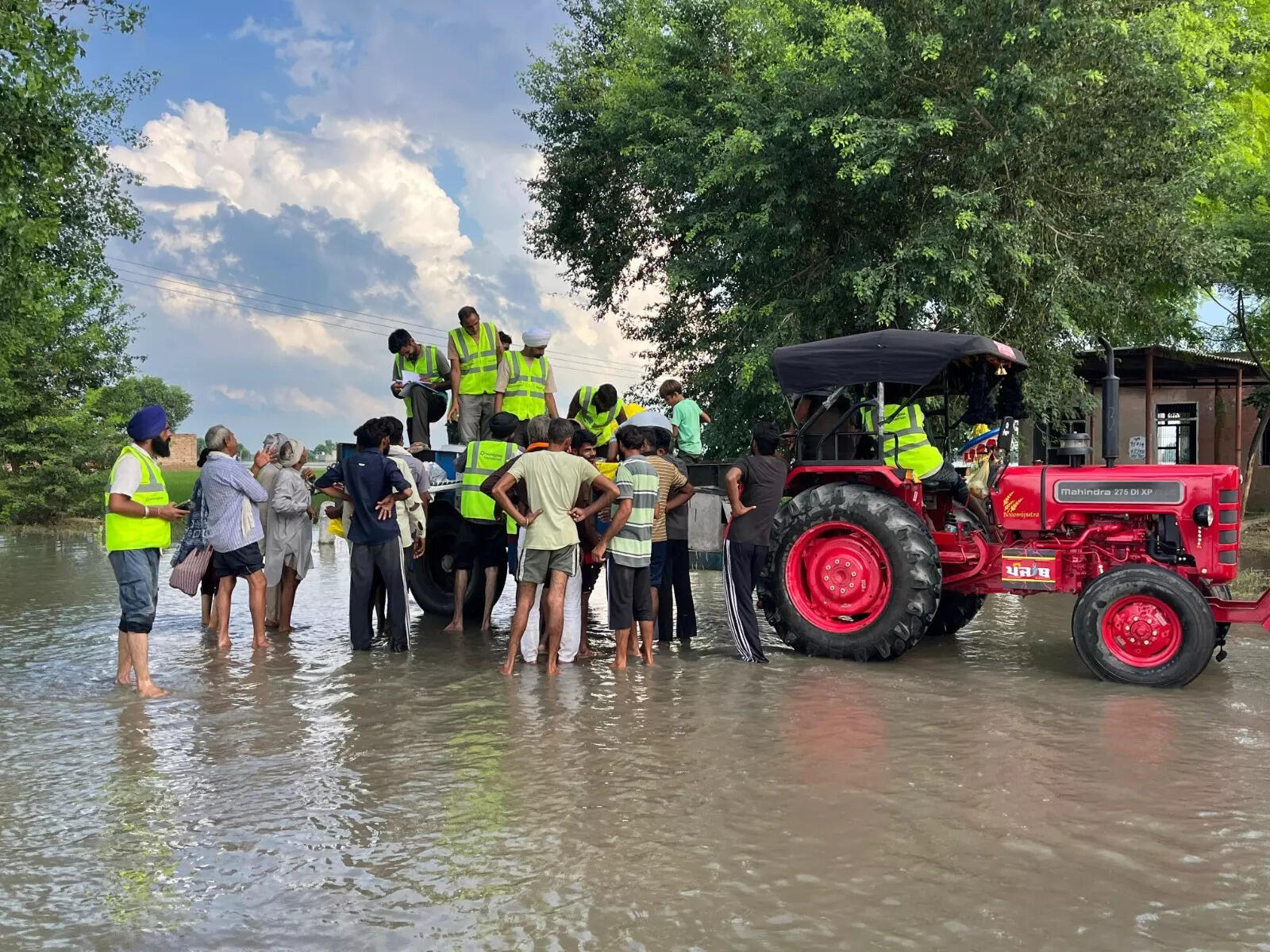 Roundglass activists distributing aid