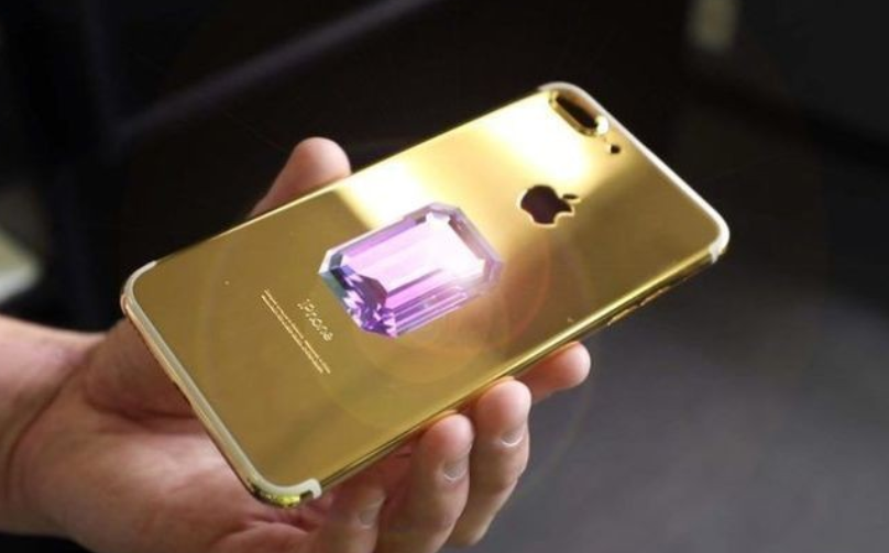 Falcon Supernova iPhone 6 pink diamond (Photo via mediaboyfriendd/ X)