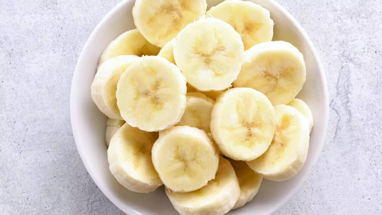 Using banana hangers and proper storage for longer freshness
